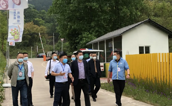 四川G22恒峰官网集团党委委员、副总经理沈钧一行到金龙长城景区调研 1周前